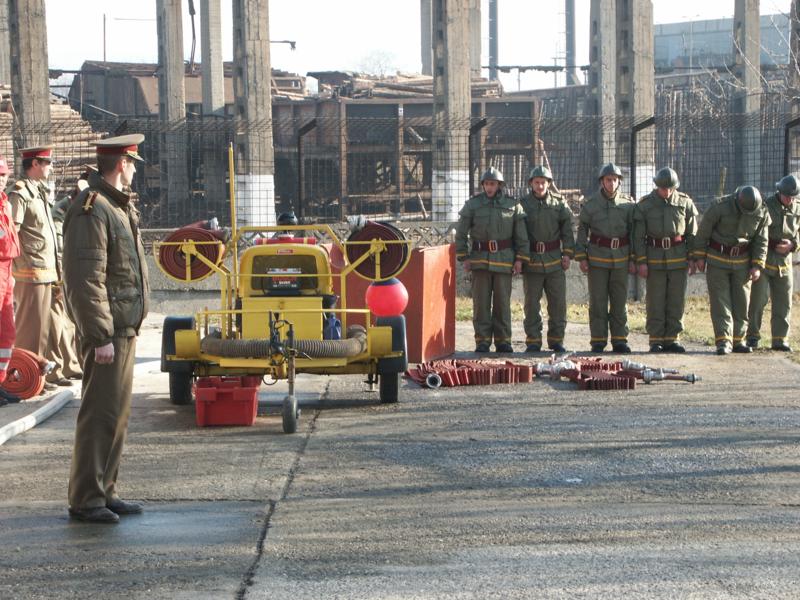 Brandweer Bacau Deze foto is gemaakt tijdens de overdracht van een nederlands pomp voor de brandweer in Bacau (2005)